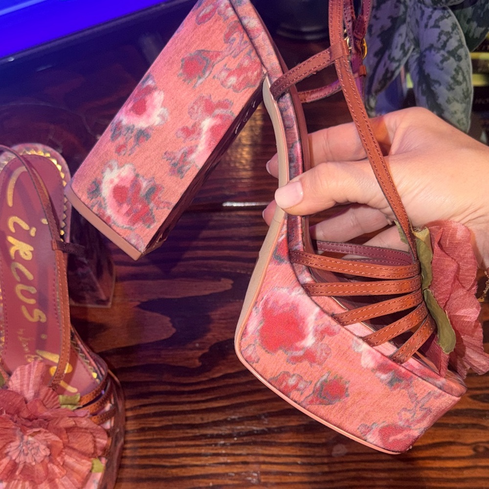 Circus by Sam Edelman Red Floral Platform Heels - Picture 2 of 4
